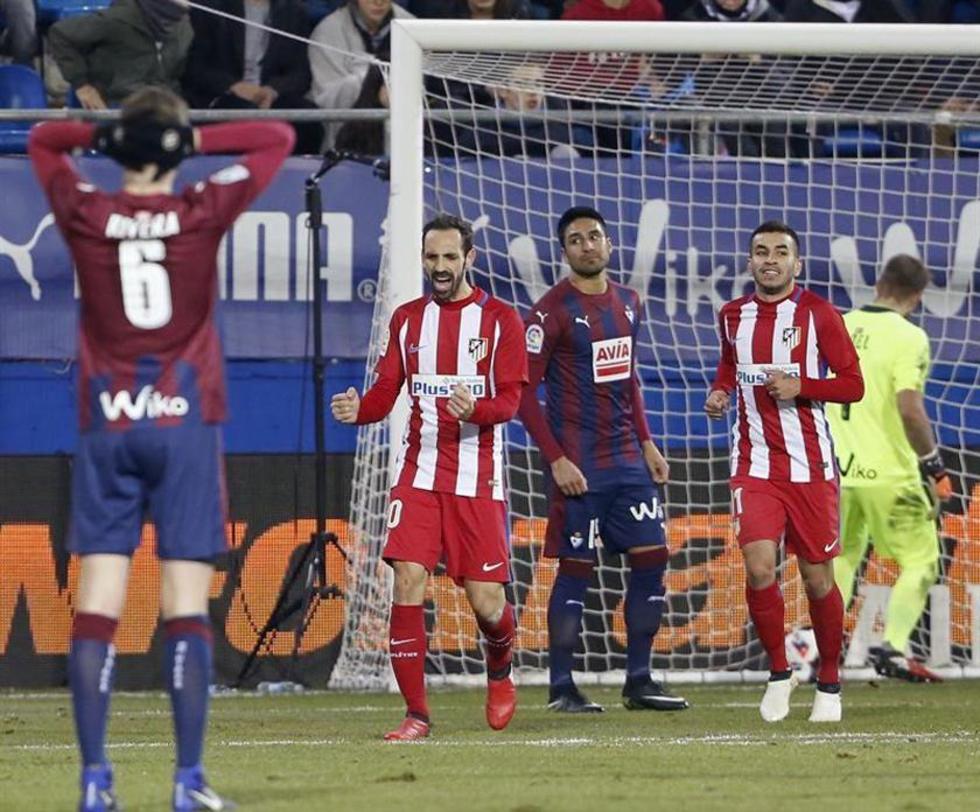 Juanfran maquilla el trámite para el Atlético