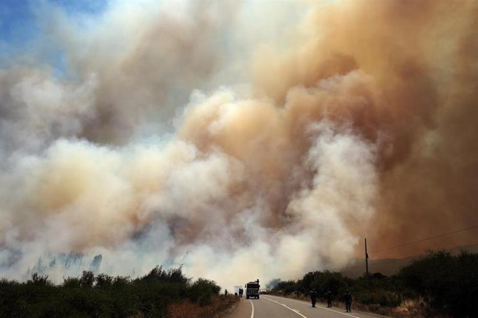 Chile refuerza el combate aéreo contra los incendios forestales