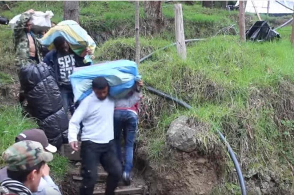 Las FARC inician marcha a zonas de concentración con críticas al Gobierno