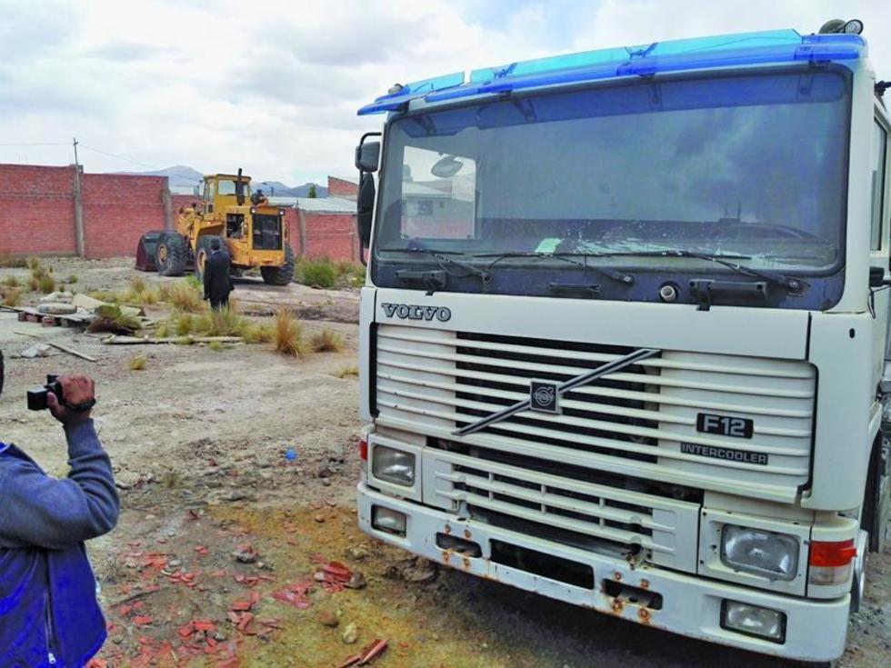 Denuncian a un peruano por la tenencia de autos chutos