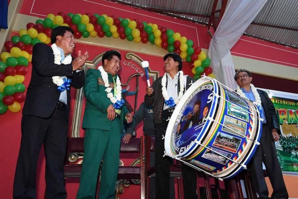 Morales inaugura radio Santa Cecilia  de la Federación de Bandas en Oruro