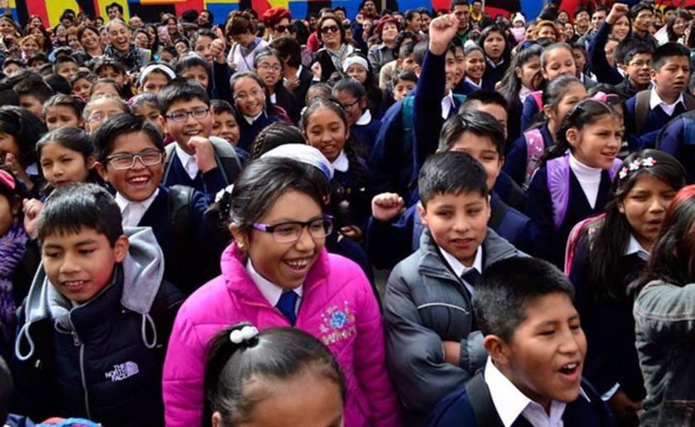 Más de tres millones de estudiantes y 150 mil maestros inician clases
