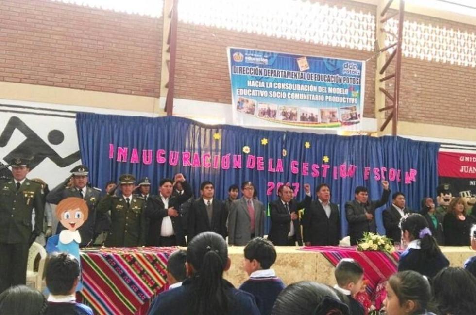 Potosí: Inauguran año escolar anunciando premios a quienes preserven mejor sus infraestructuras