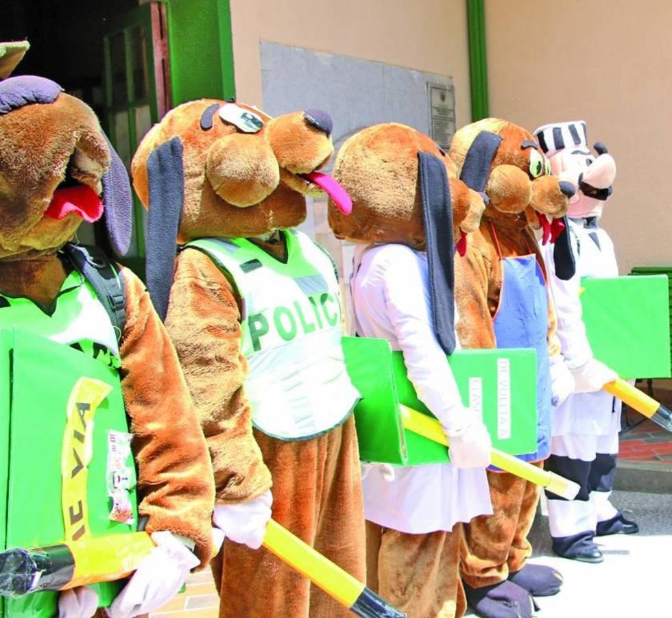 Policías custodian 154 unidades educativas