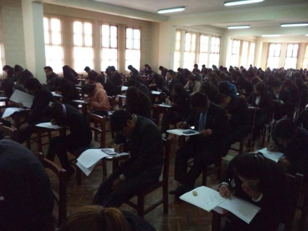 Más de mil postulantes rinden el segundo examen en la UATF