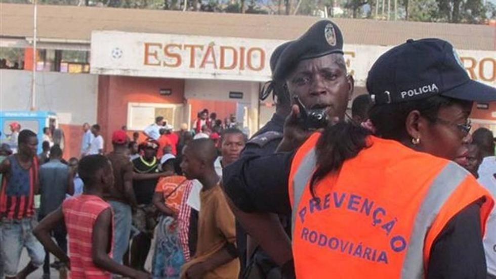 Avalancha en un estadio deja 17 muertos en Angola