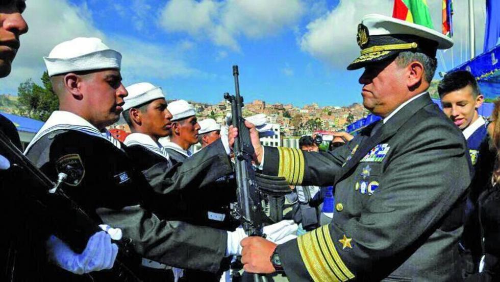 Armada respalda las gestiones de Morales para retornar al mar