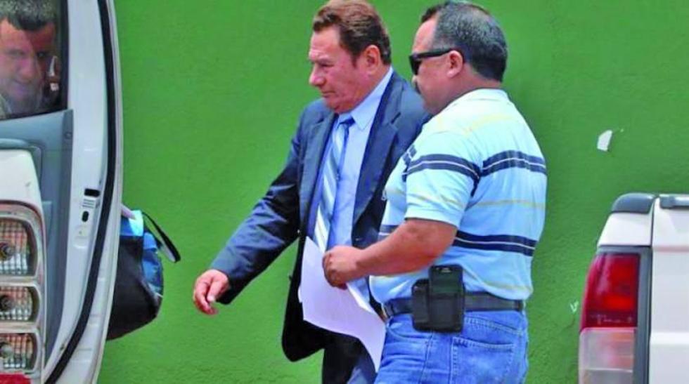 Padre de exministro se entrega ante denuncia de narcotráfico