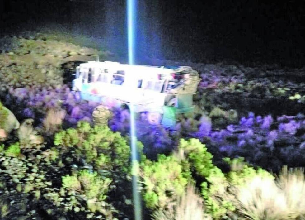 Embarrancamiento de bus deja un muerto y 8 heridos