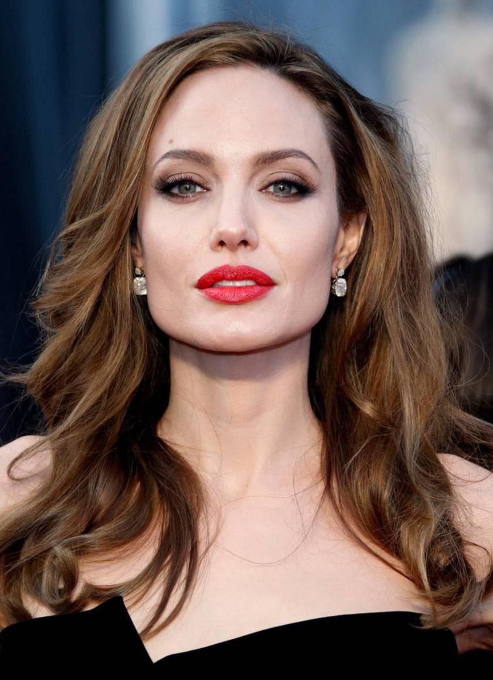 Jolie estrena su película de genocidio en Camboya