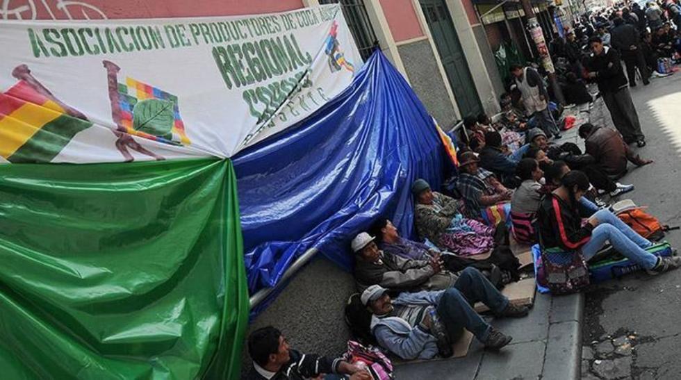 Gobierno defiende nueva ley y los yungueños continúan en vigilia