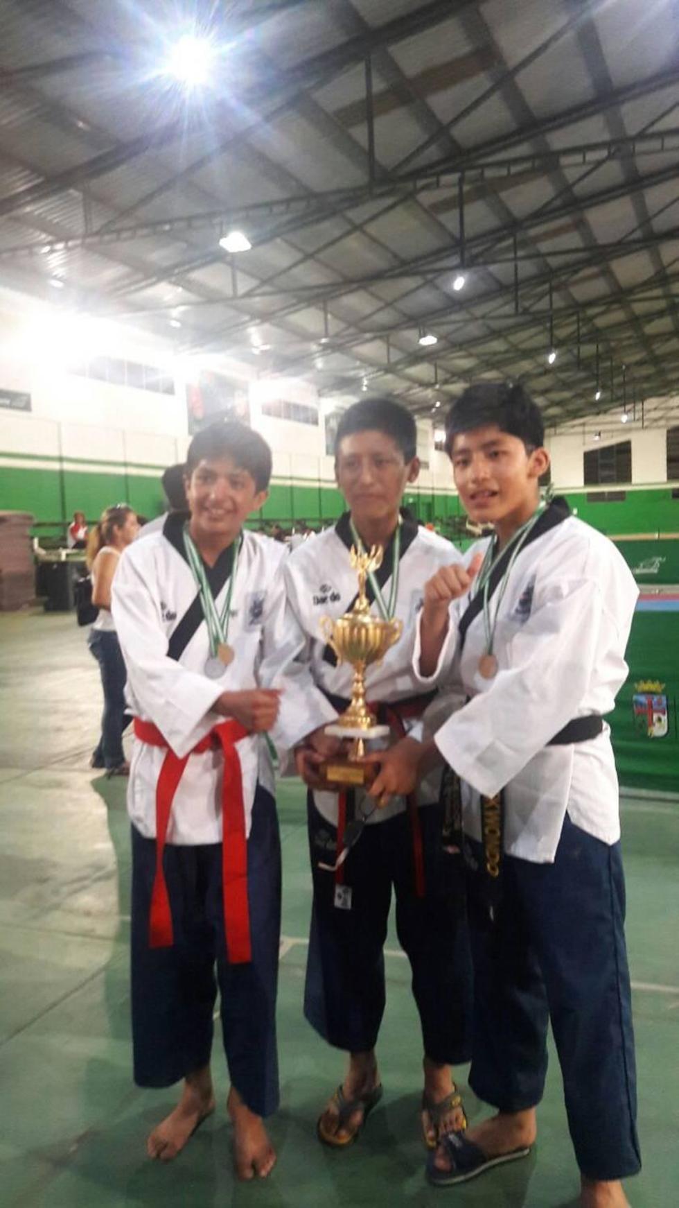 Potosí gana medallas de oro en el nacional de taekwondo