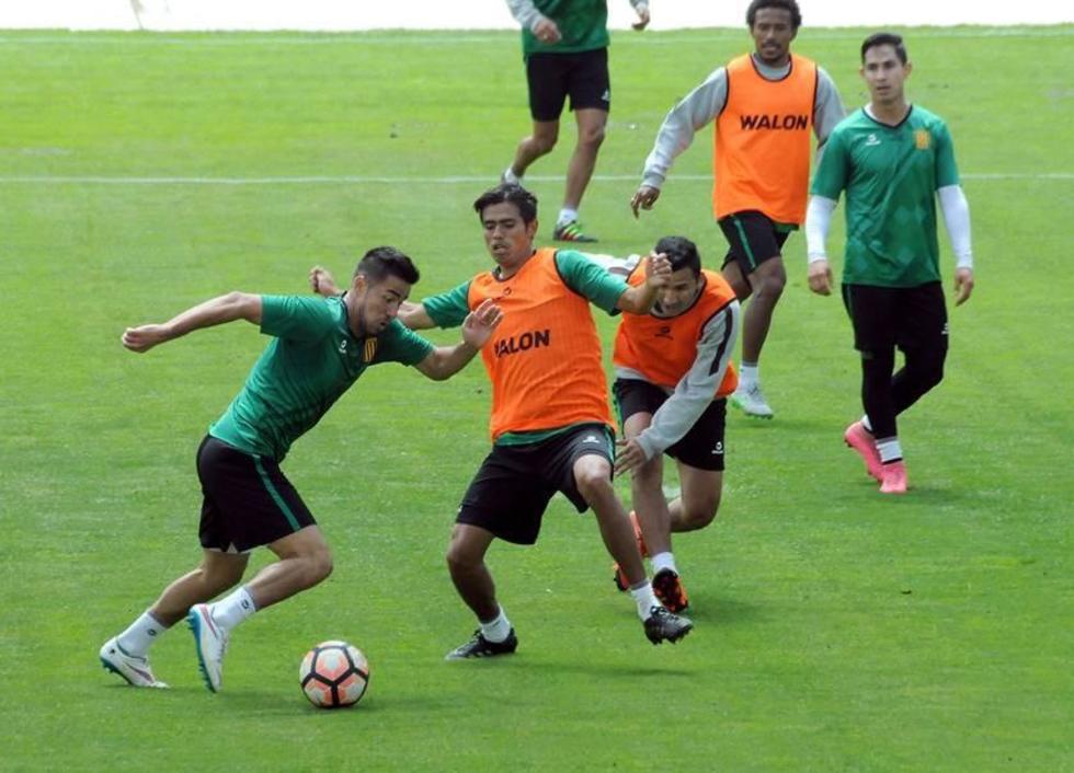 Farías prueba a Ramallo y Wayar 