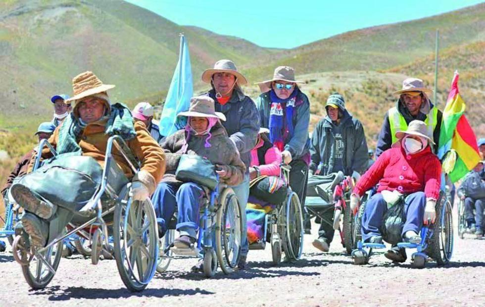 Ejecutivo y Legislativo discrepan sobre bono para dispacacitados