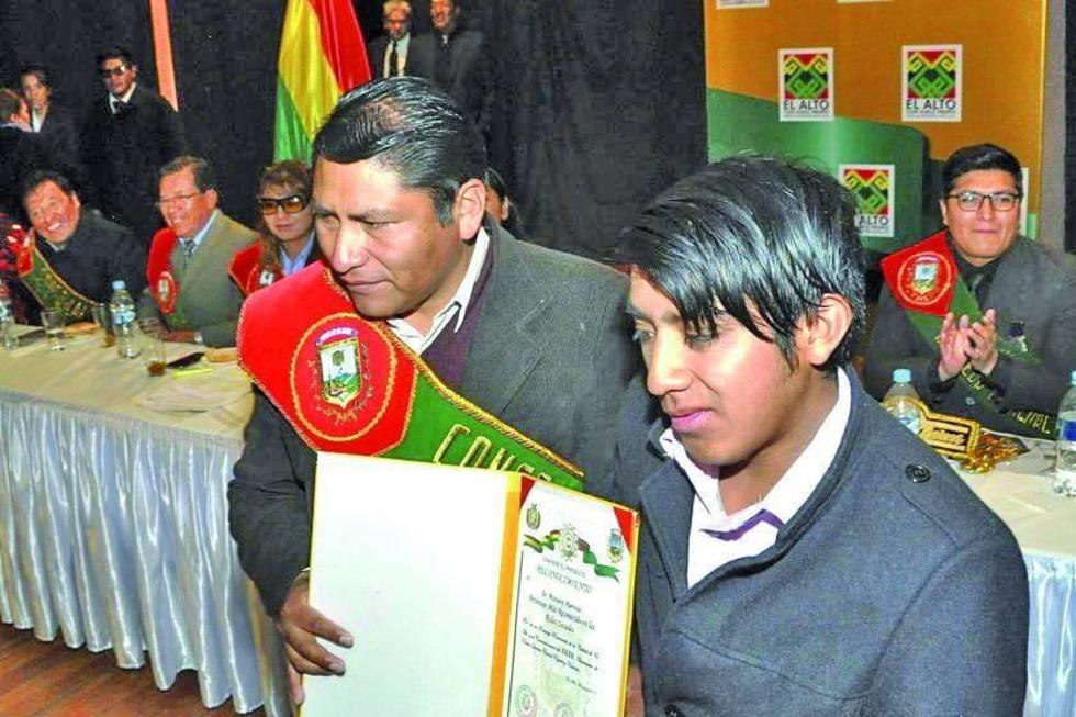 El autor de "No te ralles"  rompe a llorar por ataques