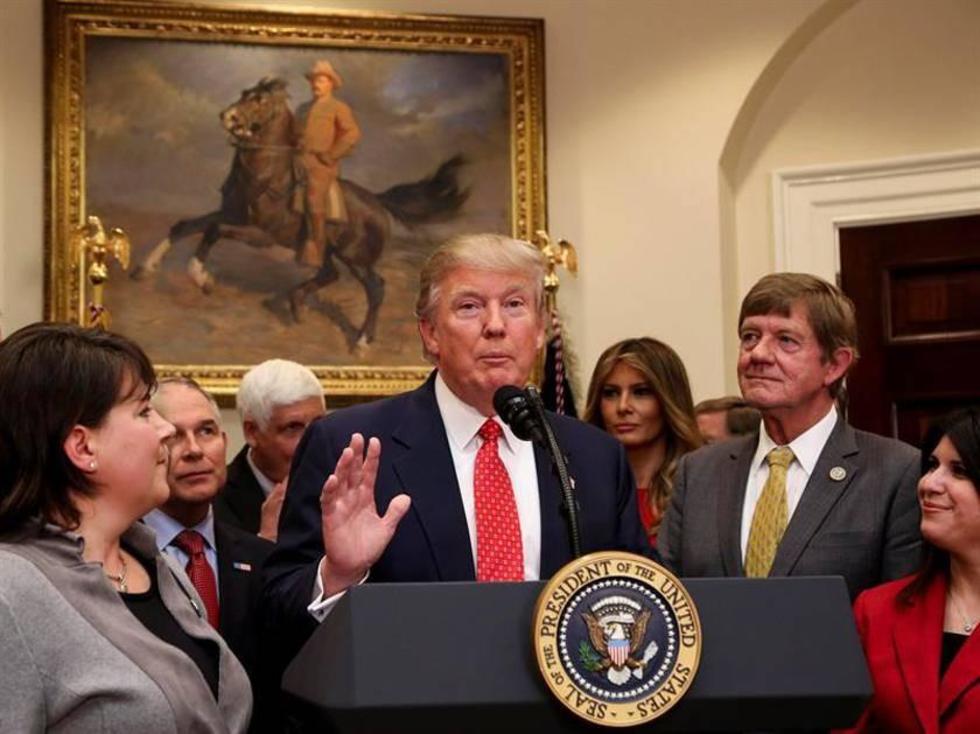 Donald Trump acusa a Obama de espiar sus conversaciones 