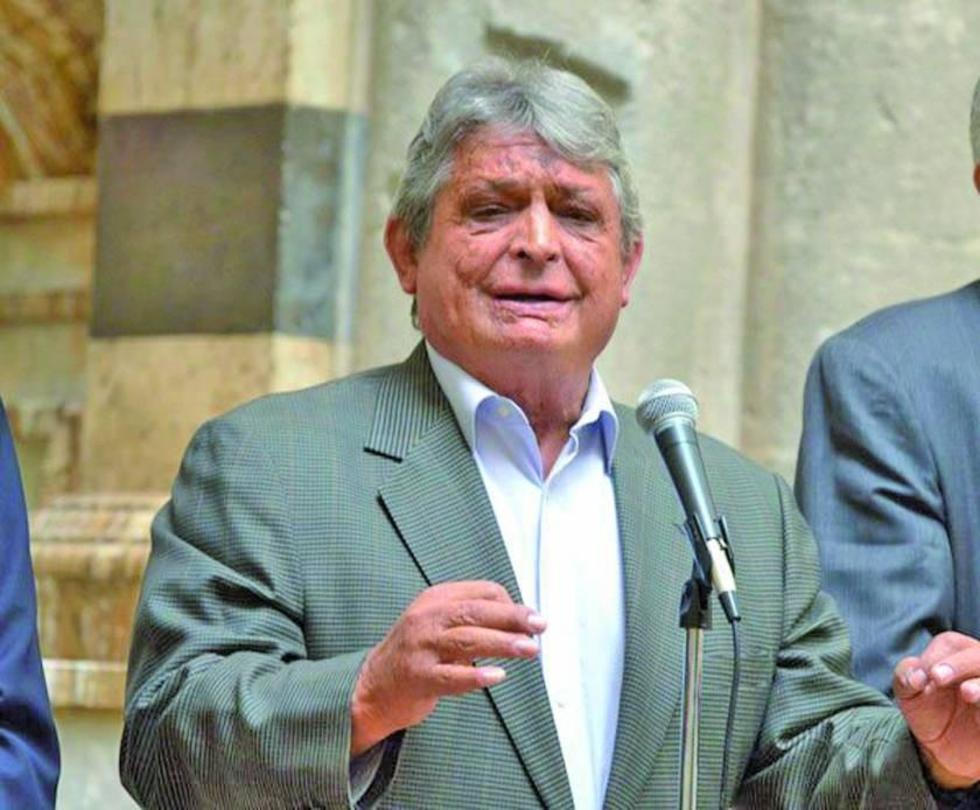 Paz: "no sé si Evo trabaja pero que vuela en aviones, sí"