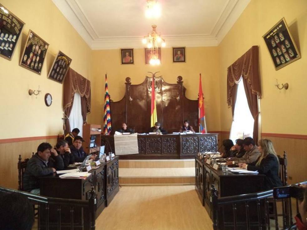 El Concejo Municipal revisará la contratación de los asesores