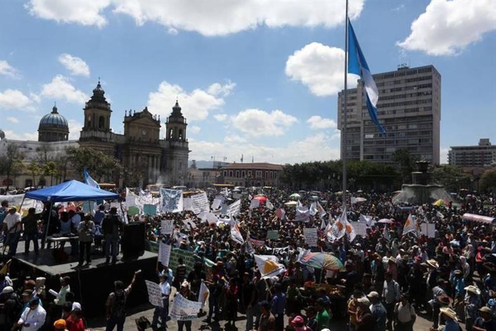 Campesinos en Guatemala  protestan y piden renuncia de Jimmy Morales