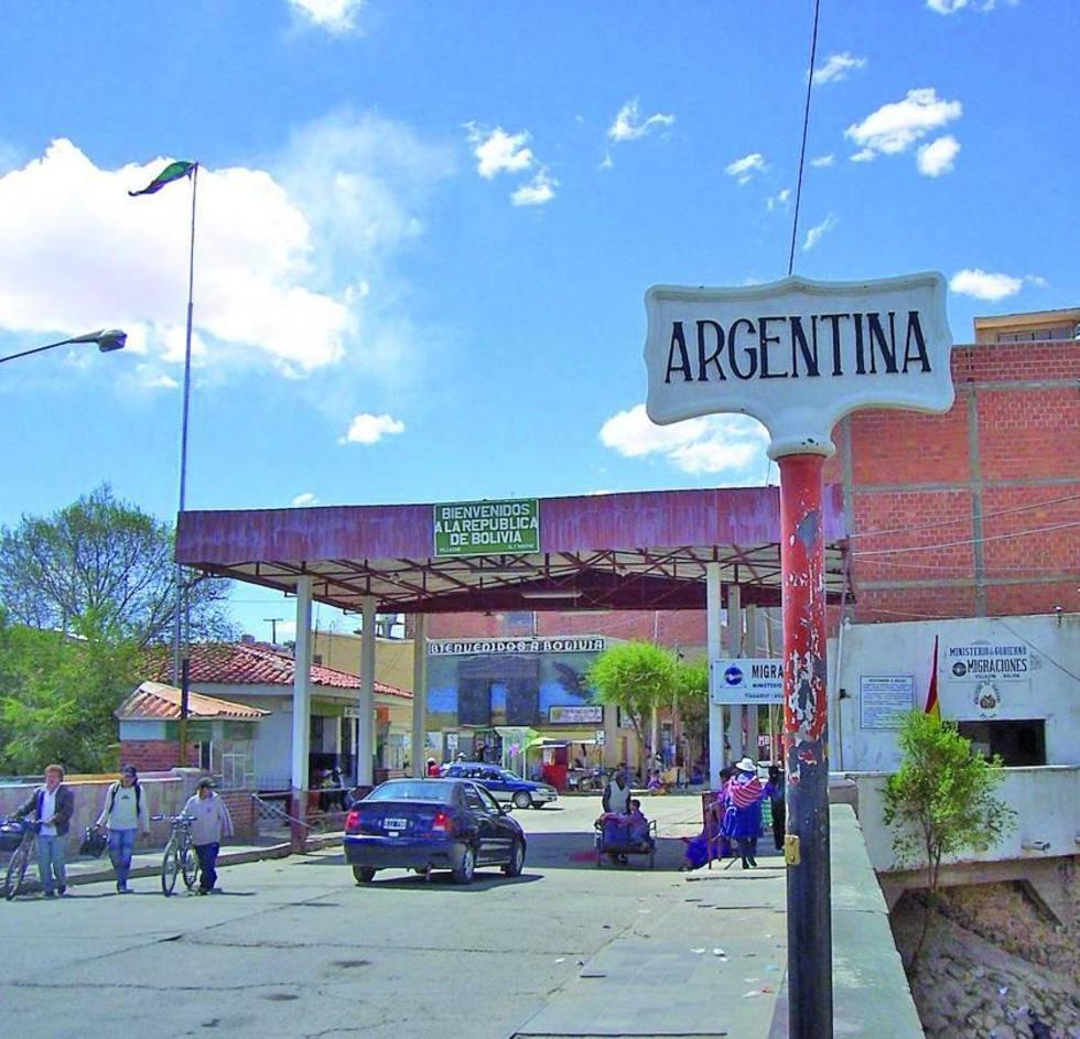 La firma de acta pone fin a bloqueo de calles y caminos en Villazón