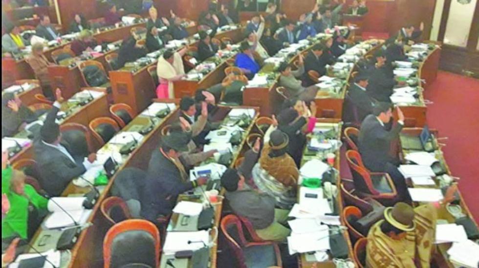 Surgen críticas tras la aprobación de la ley de Sustancias Controladas