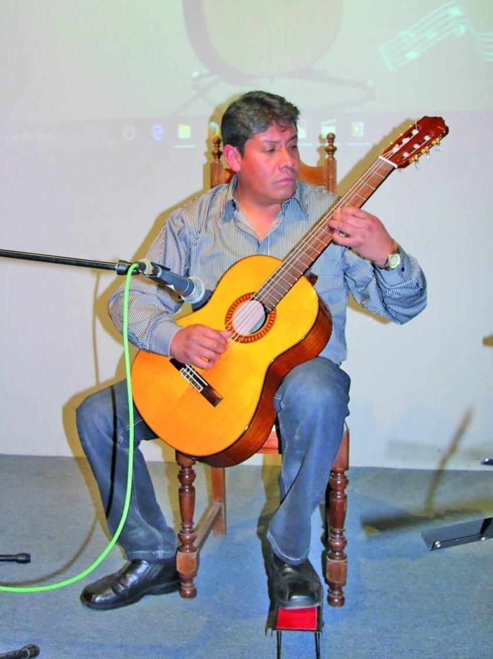 Artista José Durán brinda recital de guitarra clásica
