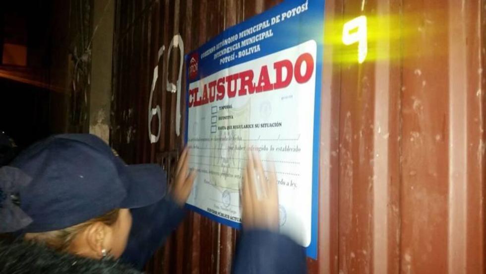 Inicia cierre masivo de locales de expendio de bebidas alcohólicas 