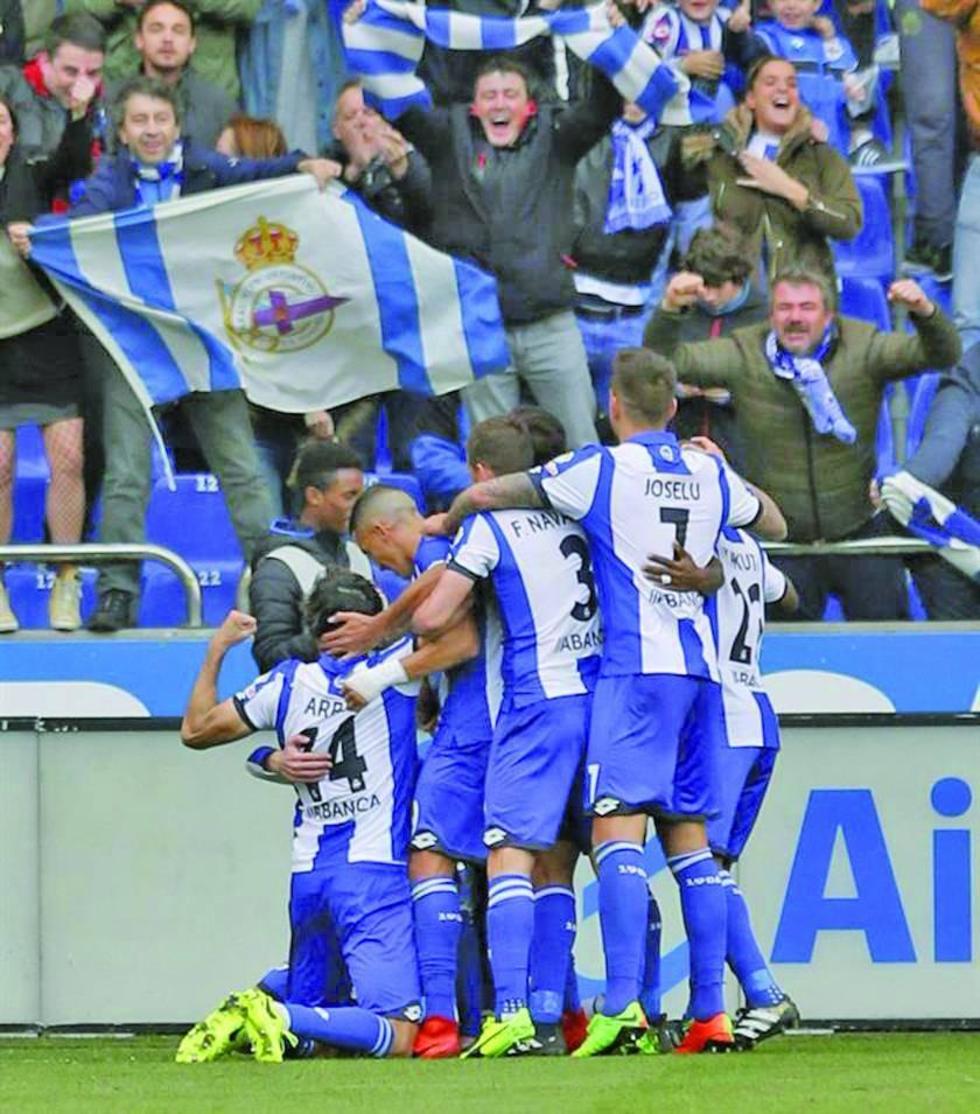 Deportivo apaga la euforia de Barcelona