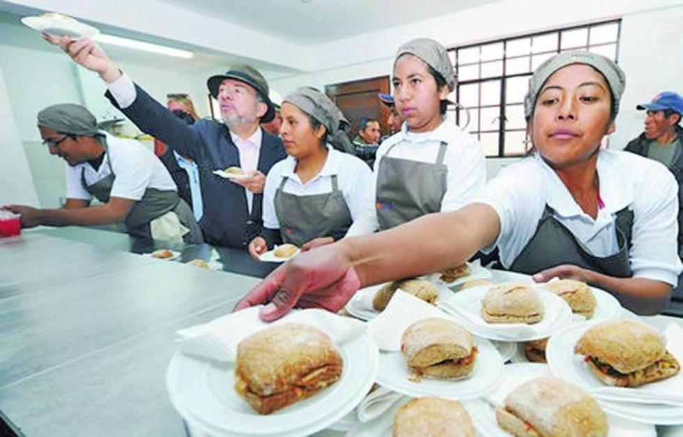 Se amplía la presencia femenina en la gastronomía, cuatro de 10 son damas