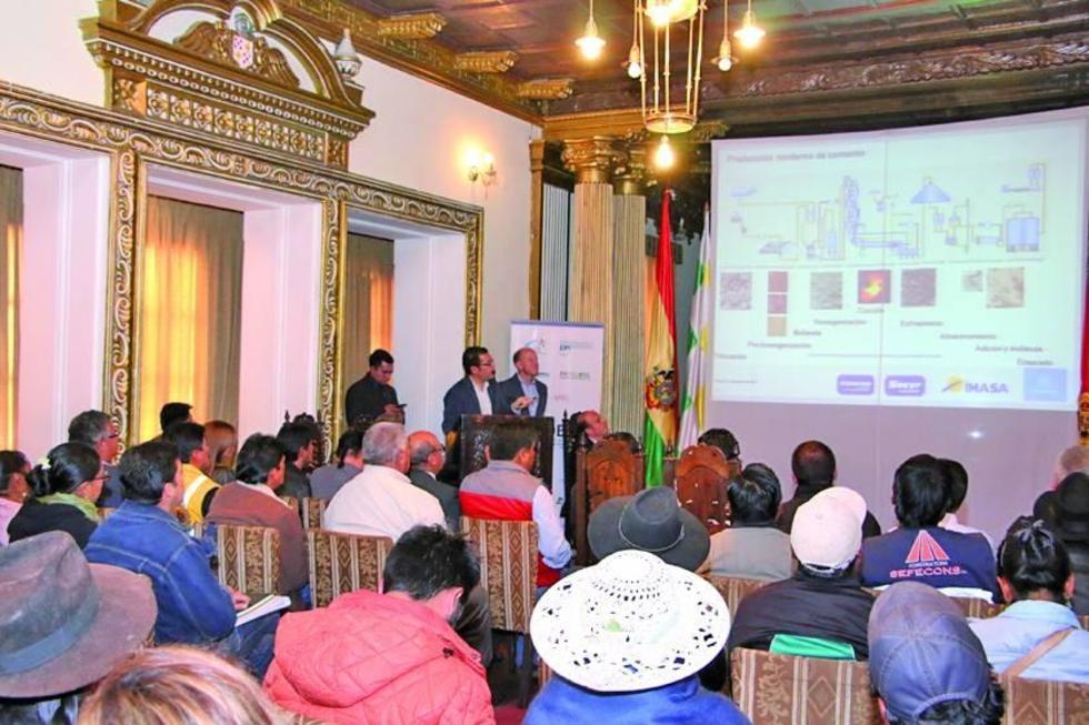 Evo firma hoy el contrato para la fábrica de cemento de Potosí