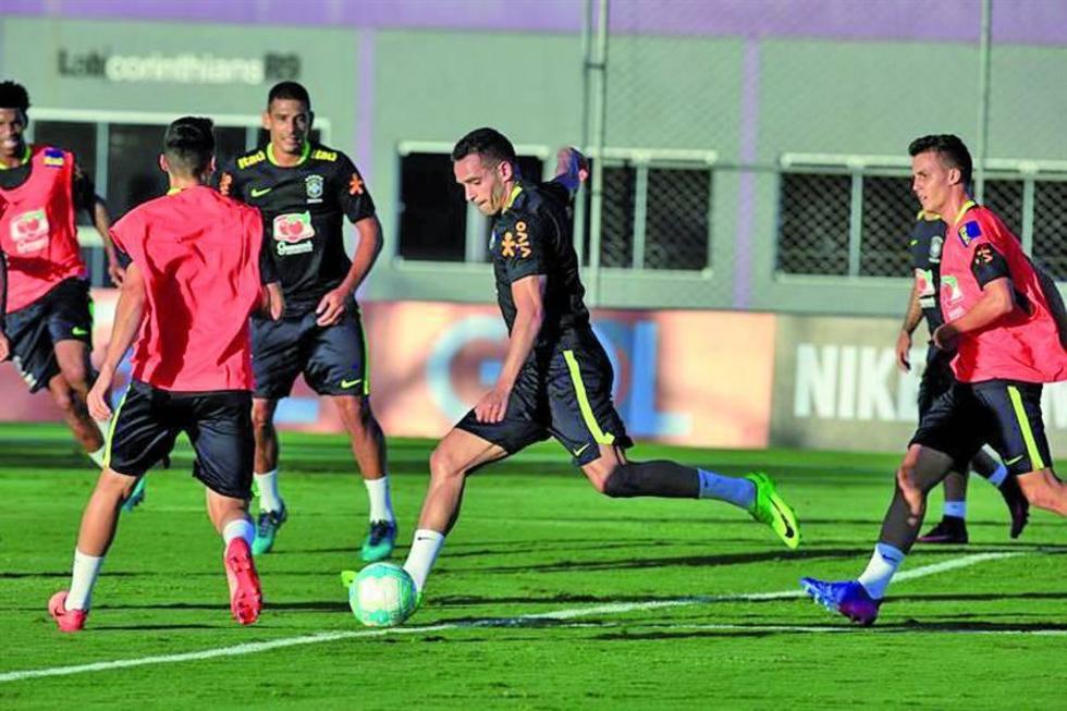 Brasil cumple su primer día de entrenamiento sin Neymar