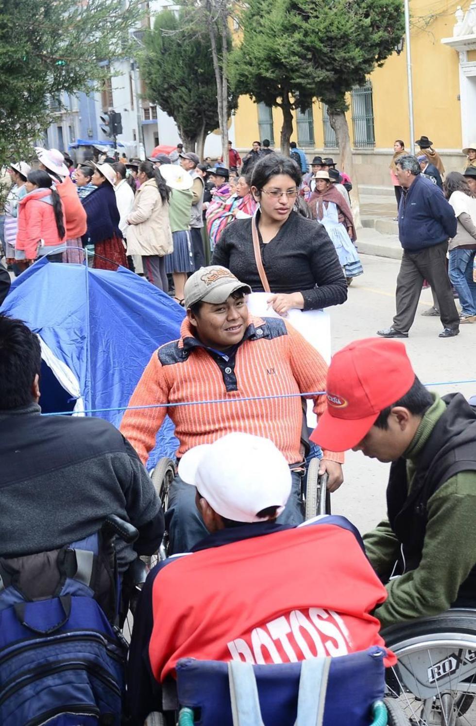 Personas con discapacidad dialogarán por el bono