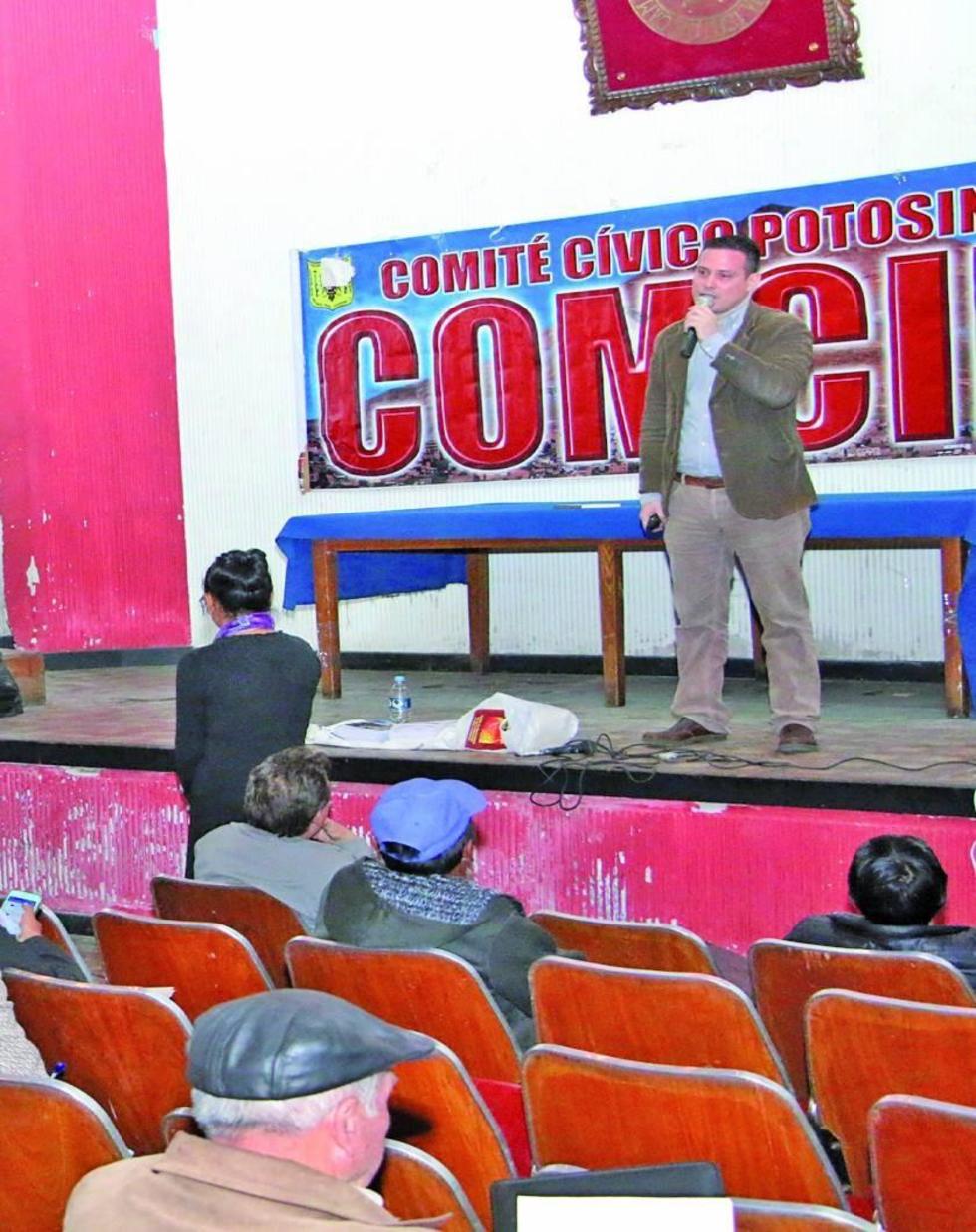 Cívicos socializan análisis sobre tesis de federalismo