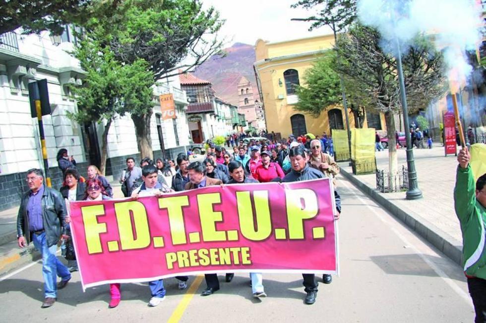 Maestros urbanos acatan paro dispuesto por su confederación