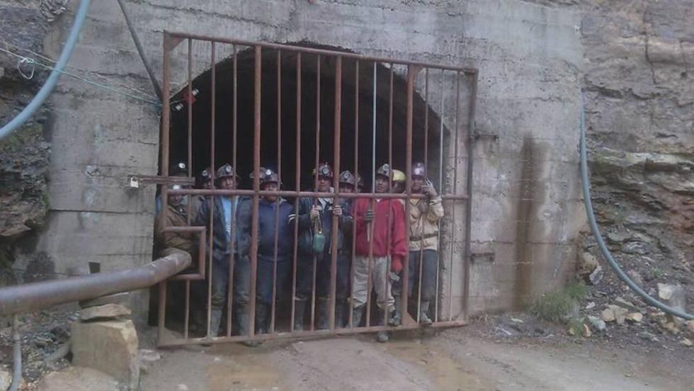 Denuncian que chinos encierran a doce personas en Canutillos
