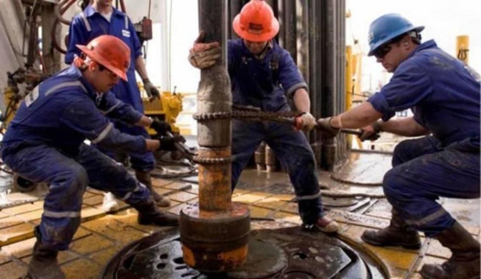 Vinculan a la expareja de Morales con la compra de taladros petroleros