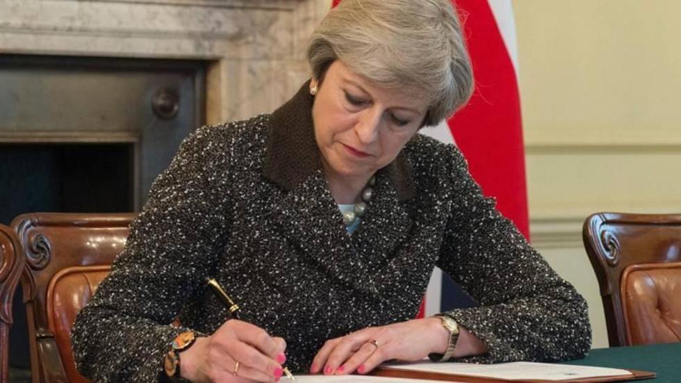 May apela a cooperación al iniciar la cuenta atrás para la salida de la UE