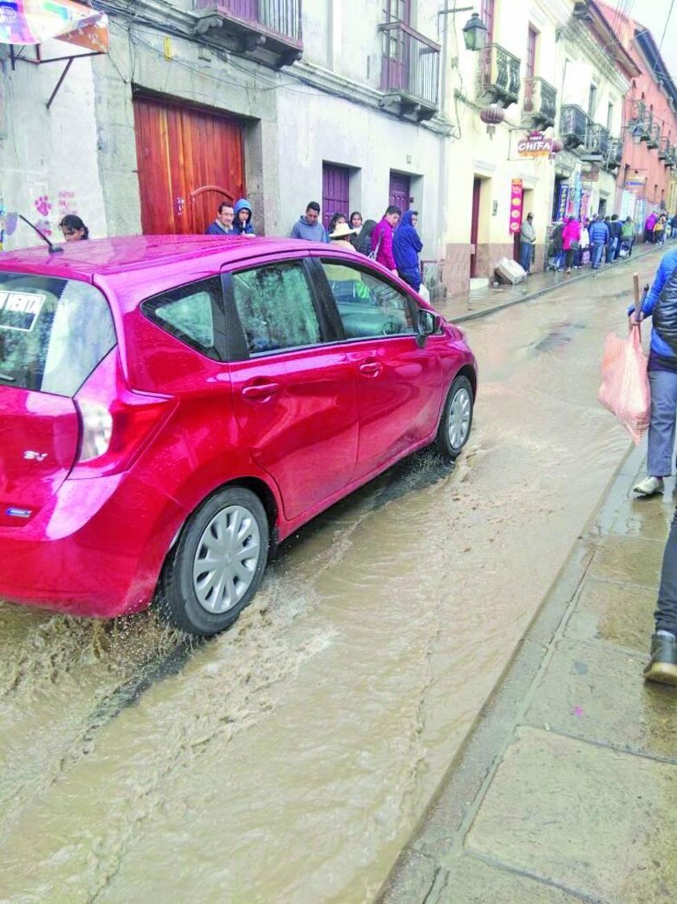 Piden no echar la basura en las alcantarillas de la ciudad