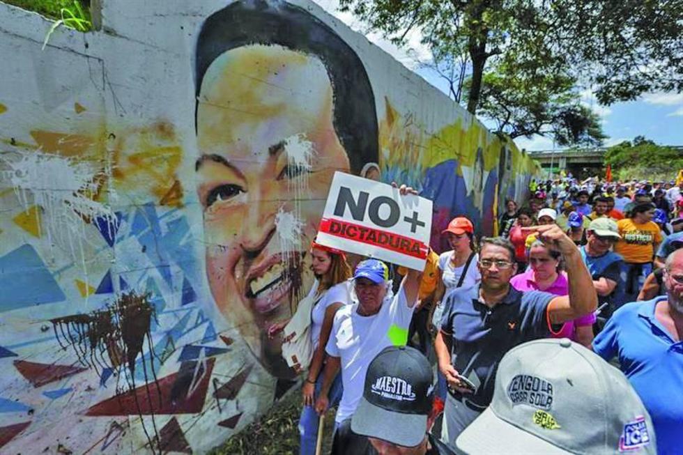 Parlamento impulsa destitución de magistrados en Venezuela