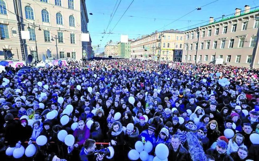 Miles se unen en contra del terrorismo en San Petersburgo