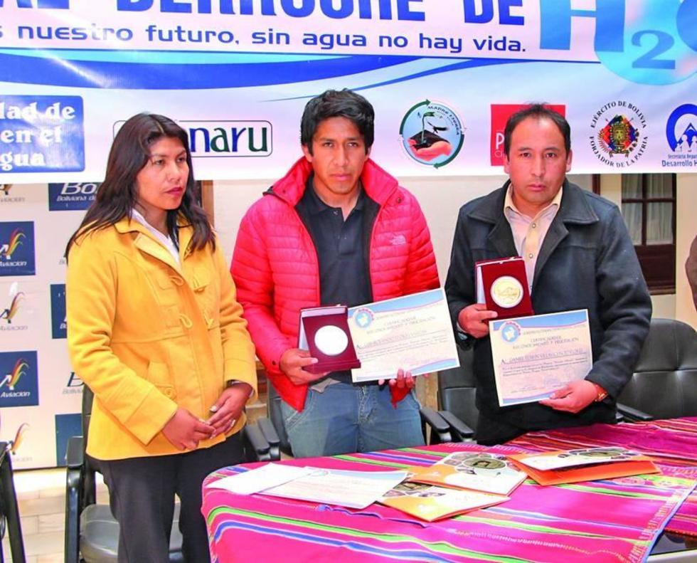 Cinco premiados son reconocidos