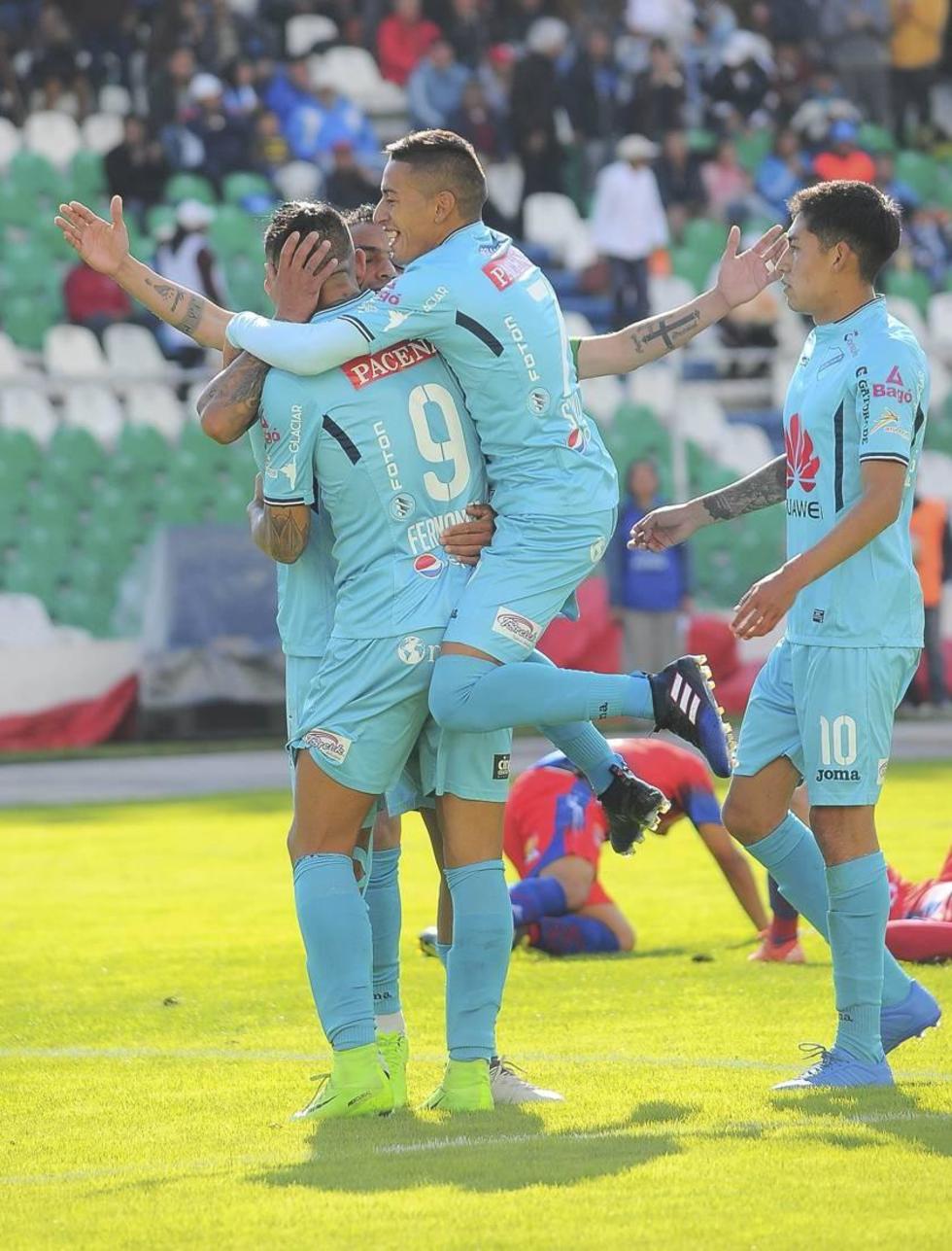 Bolívar golea 5-0 a Universitario