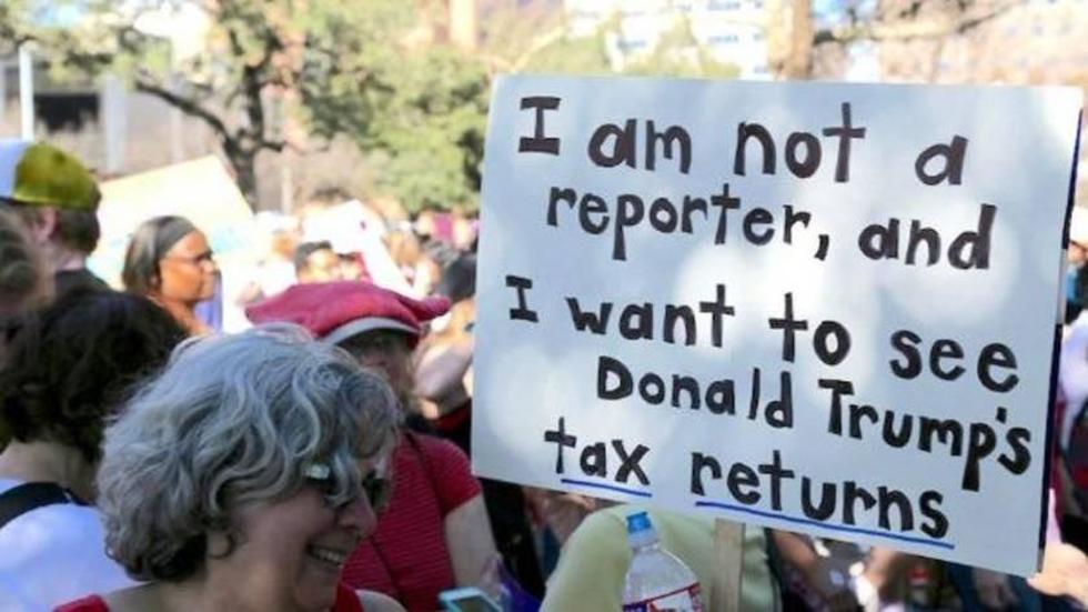 Miles le piden a Trump que publique pago de impuestos