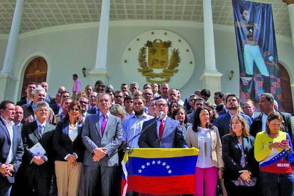 Denunciarán a Nicolás Maduro por delitos contra la humanidad