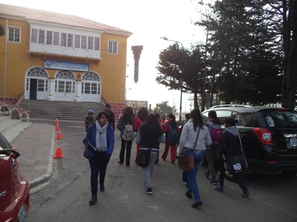 Bajan las temperaturas y piden usar ropa abrigada en escuelas