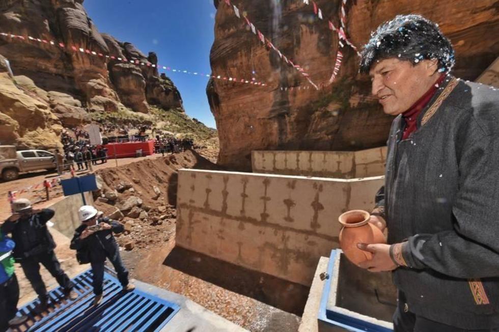 Evo Morales garantiza la traída de agua de la región de Tacora