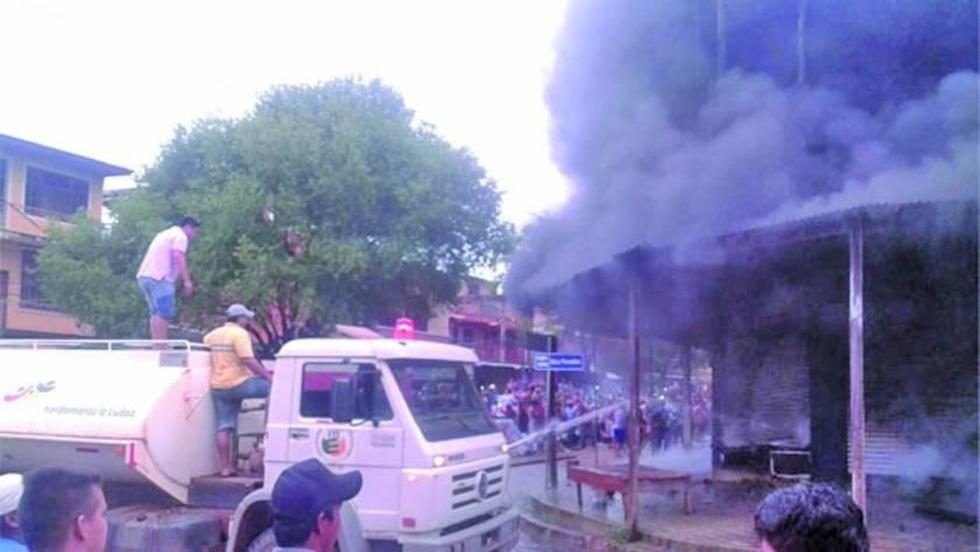 Guayaramerín: un incendio destruye tiendas comerciales