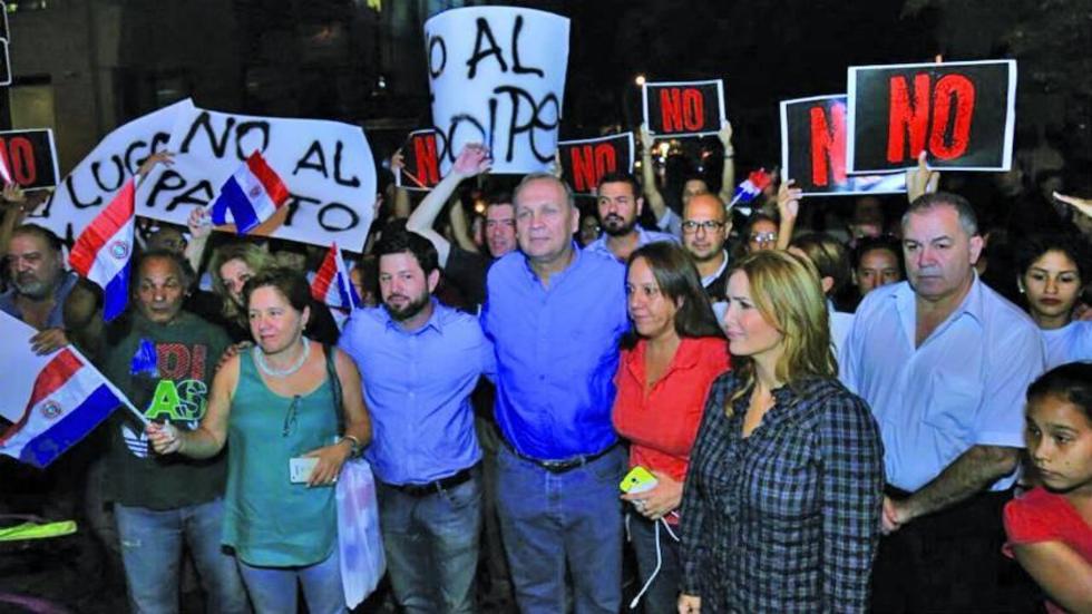 Diputados paraguayos entierran polémico proyecto de reelección