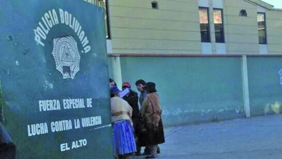 El Alto: acusan a un hombre de encerrar a su esposa y bebé por tres días
