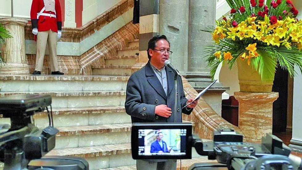 Denuncian que 4 hermanos de un ministro trabajan en el Estado
